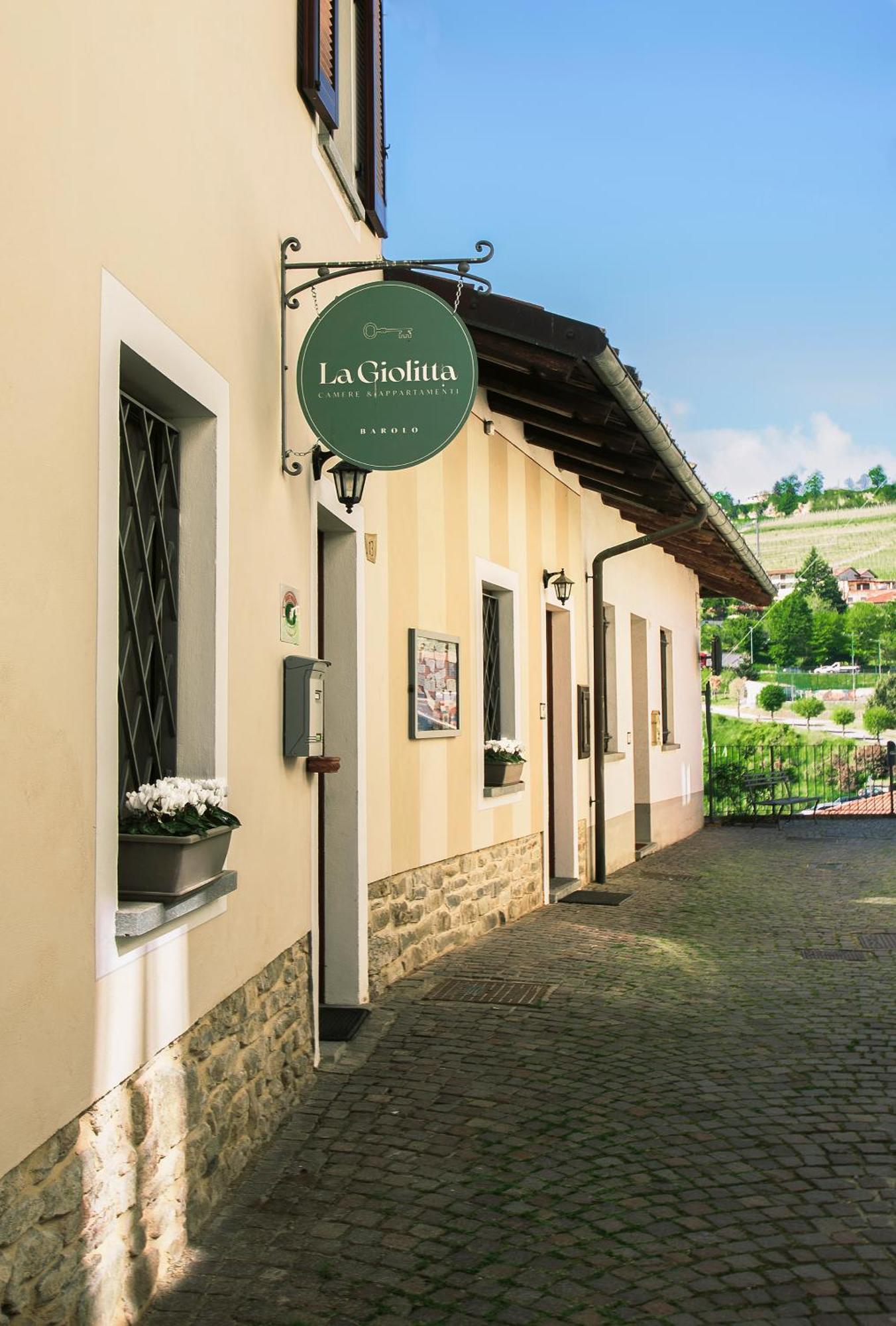 La Giolitta Rooms & Apartment Barolo Extérieur photo